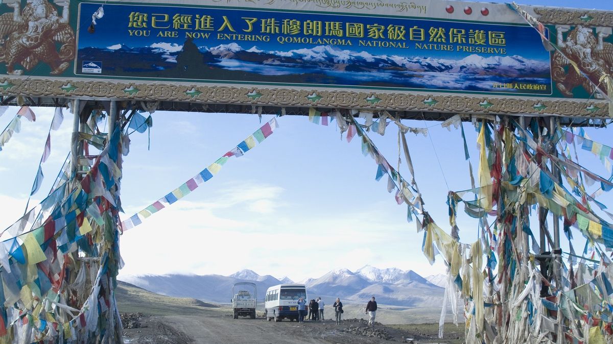 Čína znovu otevírá zahraničním horolezcům přístup na Mount Everest přes Tibet